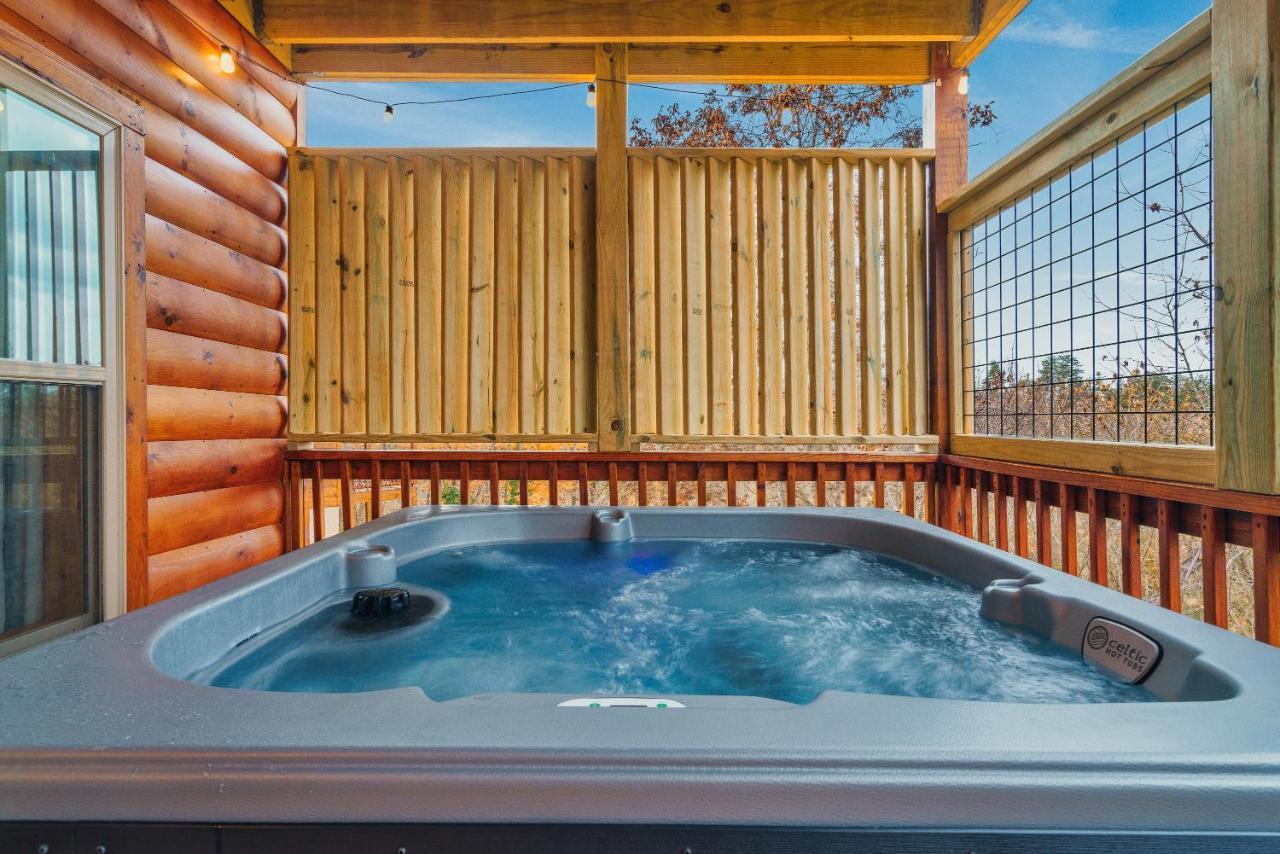 Mountains R Calling, Cozy Hideaway, King Beds, Hot-Tub, Arcade, Ev Ready Pigeon Forge Exterior photo