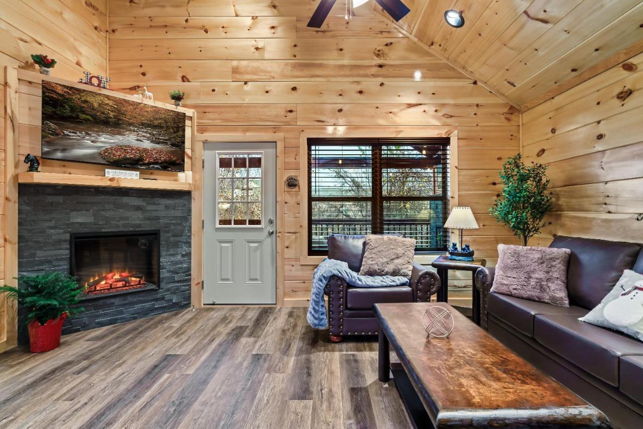 Mountains R Calling, Cozy Hideaway, King Beds, Hot-Tub, Arcade, Ev Ready Pigeon Forge Exterior photo