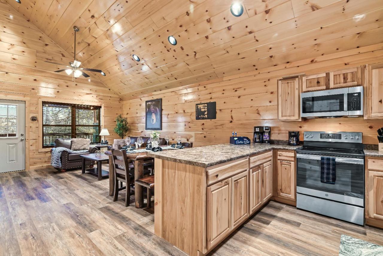 Mountains R Calling, Cozy Hideaway, King Beds, Hot-Tub, Arcade, Ev Ready Pigeon Forge Exterior photo